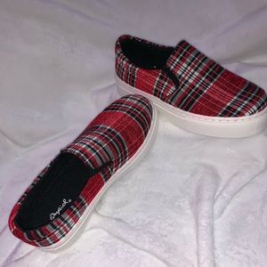 Qupid slip on sneakers